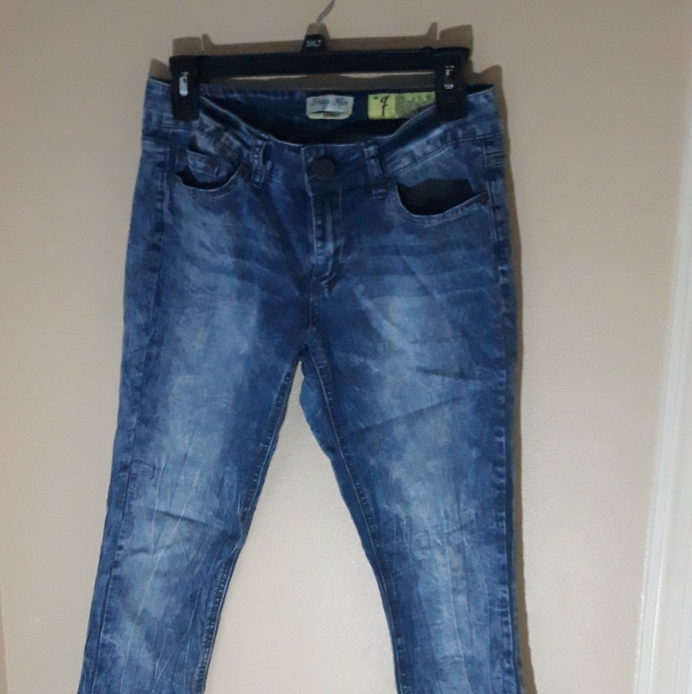 Dark washed skinny jeans(acid washed)